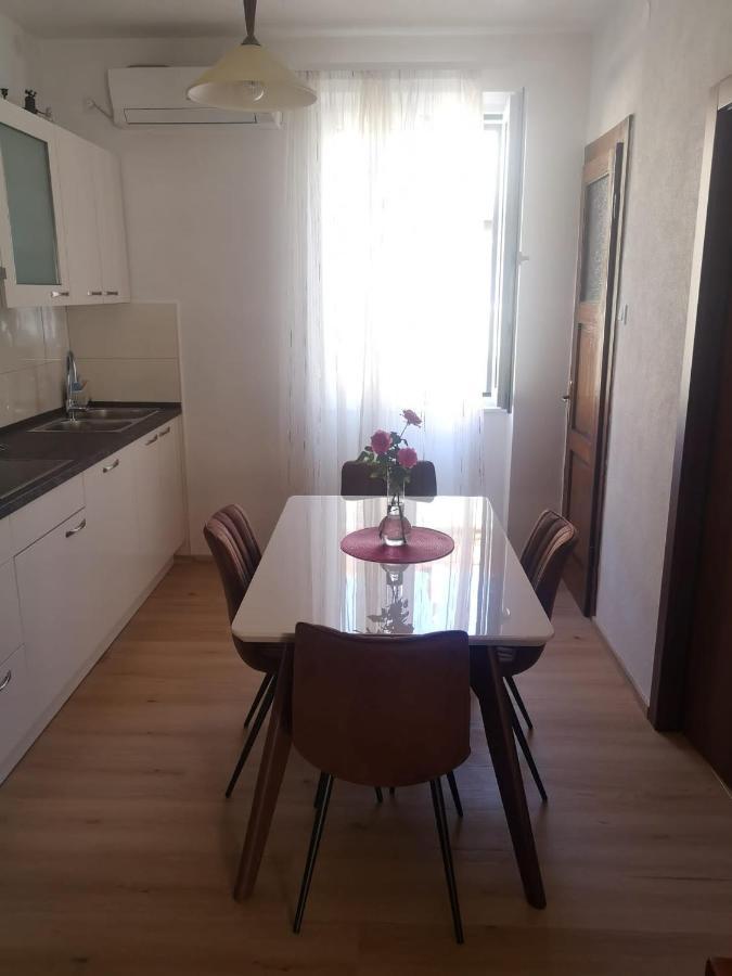 Tranquil Urban Escape Apartment Split Bagian luar foto