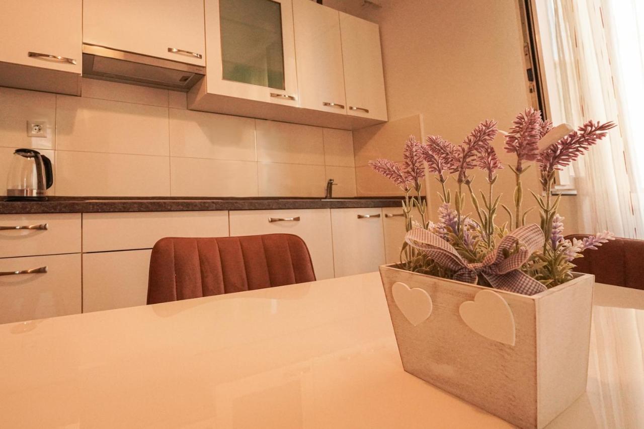 Tranquil Urban Escape Apartment Split Bagian luar foto