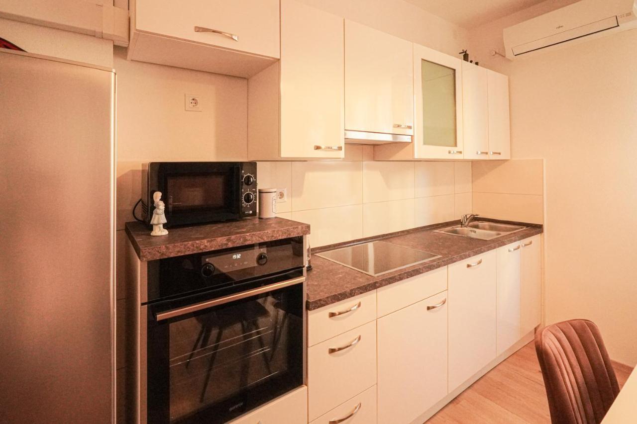 Tranquil Urban Escape Apartment Split Bagian luar foto