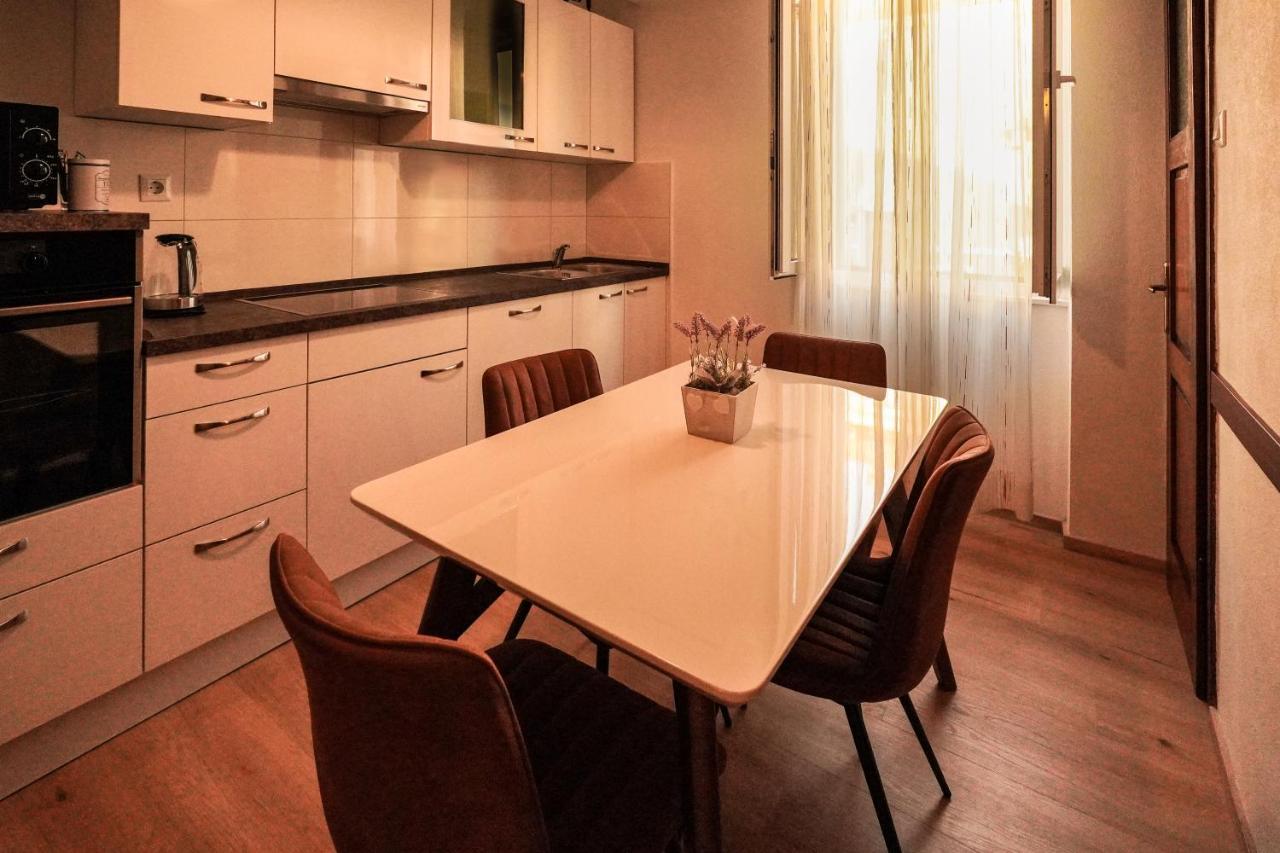 Tranquil Urban Escape Apartment Split Bagian luar foto
